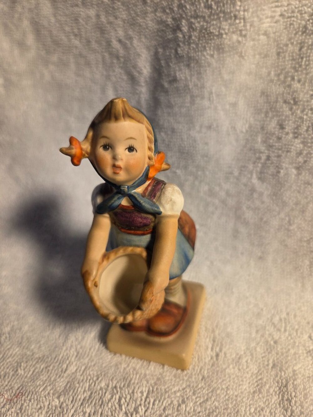 M J Hummel ' Little Helper'#73 TMK 3 4.5" Figurine 1960's